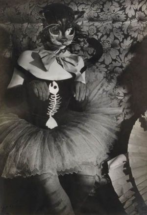 Photographie contemporaine - Femme au masque de chat 1930
